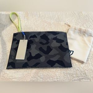Rothy’s The Wristlet in Slate Camo NWT
